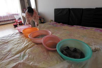 连山楼上漏水，住户失联，小区没物管，业主维权难！律师来支招……